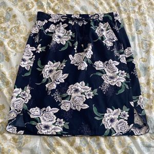 Navy blue floral print drawstring skirt with pockets. The Loft Outlet. Size 12.